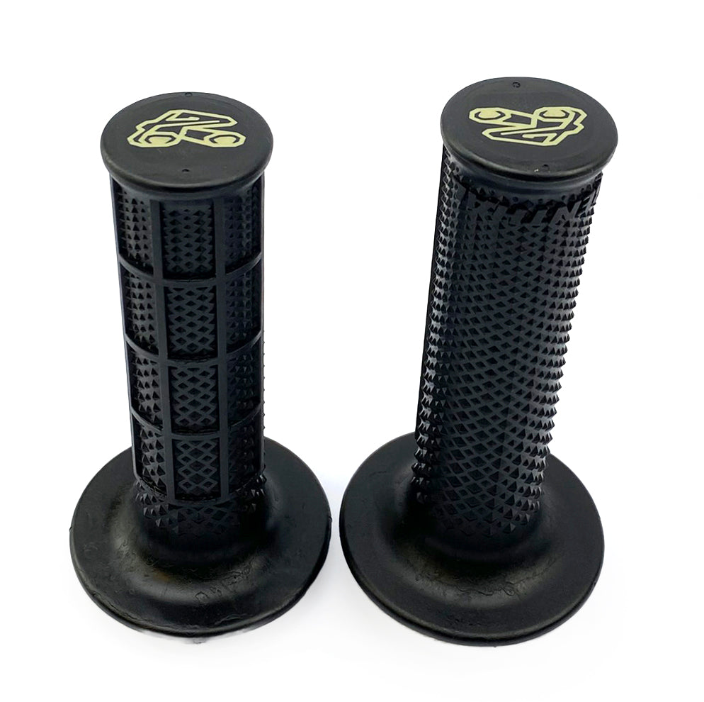 LOCK ON GRIPS RENTHAL TAPARED/HALF WAFFLE, ULTRATACKY G239