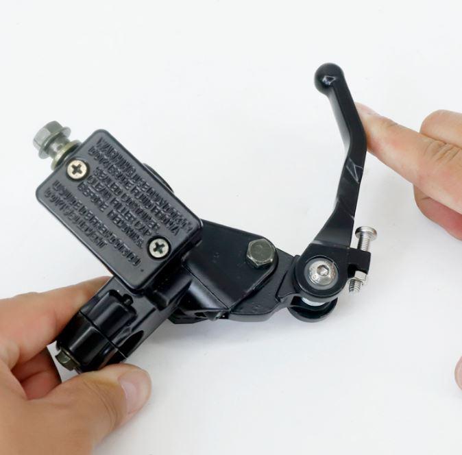 BRAKE MASTER CYLINDER WITH FLEXI LEVER BLADE