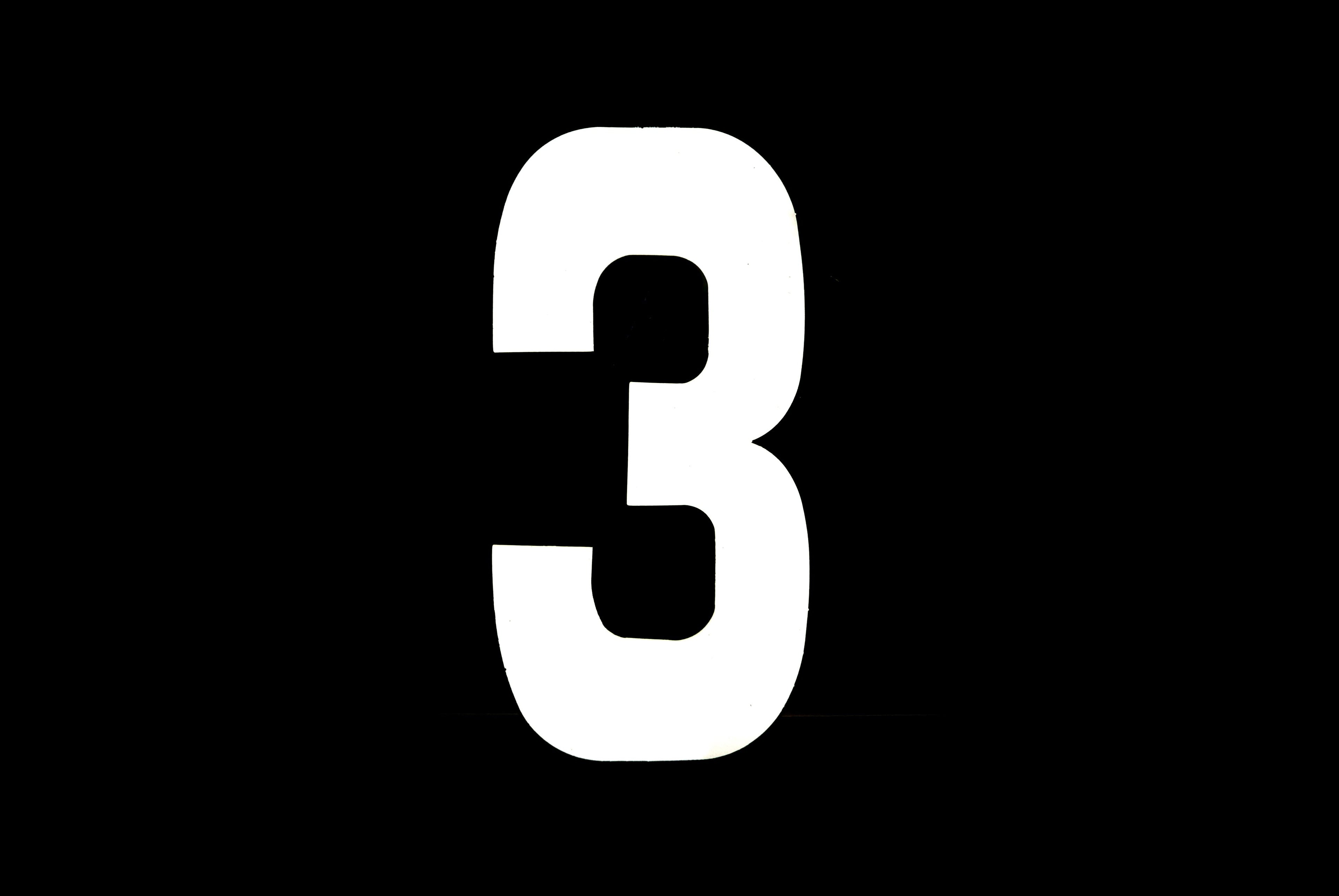 RACE NUMBERS - 3 THREE - WHITE, PACK OF 25 / 15cm 6 / VINYL STICKER
