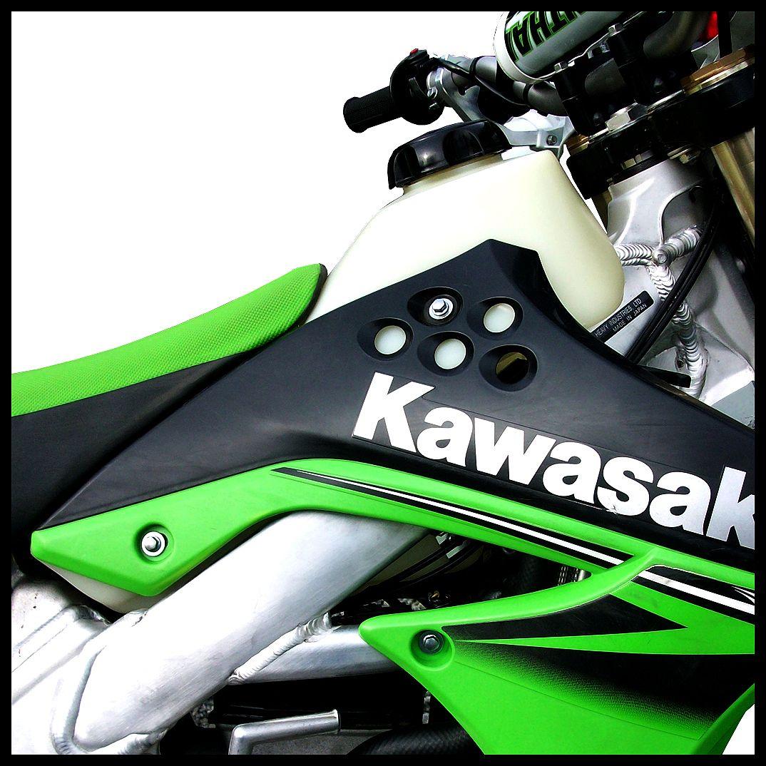 09-10 KXF450 2.6usg NATURAL, CLARKES FUEL TANK 11603