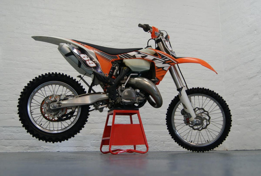 HEAVY DUTY STEEL BOX STAND MX, LARGE / 430mm HIGH MX STAND, THIS STAND DOESN'T COME WITH THE MOTO STICKER NOW