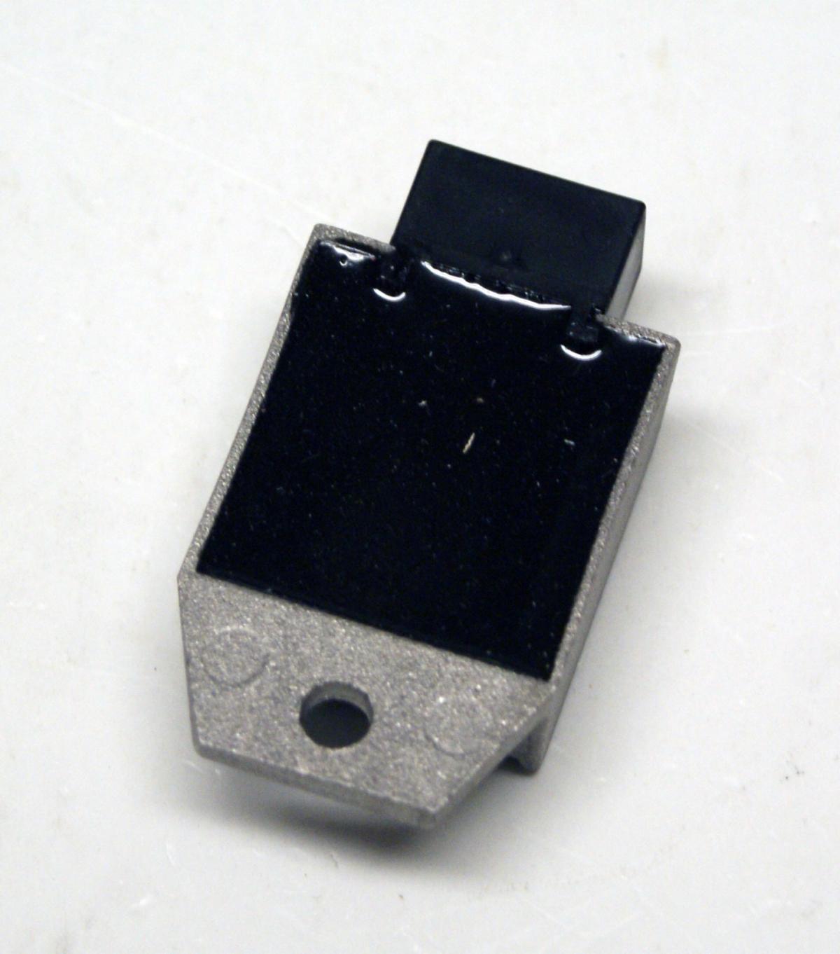 REGULATOR VOLTAGE 12V / 8A, 02010-0432800-31C21 / 2JA-81960-A0-00 1KH-81960-00-00