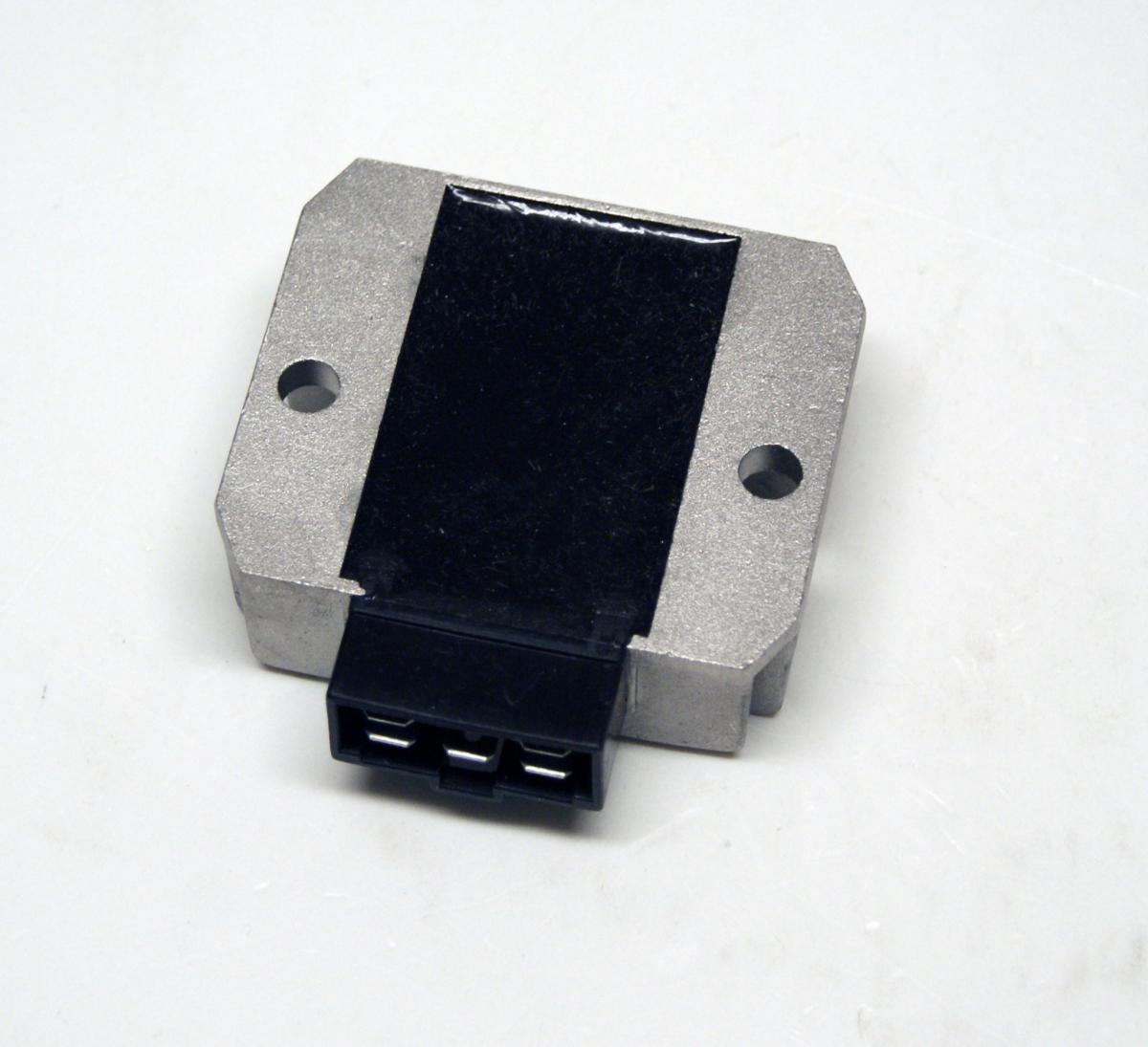 REGULATOR VOLTAGE 12v / 25A, 31600-KRF-B50 / 4B4-H1960-00 Honda SDH Storm 125 (2006 a 2008) Yamaha XTZ 250, DZE 02380-04