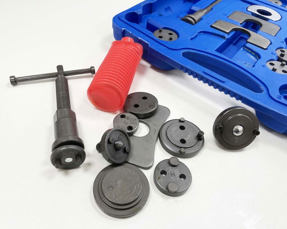 DISC BRAKE AND CALIPER SERVICE KIT 35pc INCLUDES 24 ADAPTORS - TOOLZONE KDPAU002