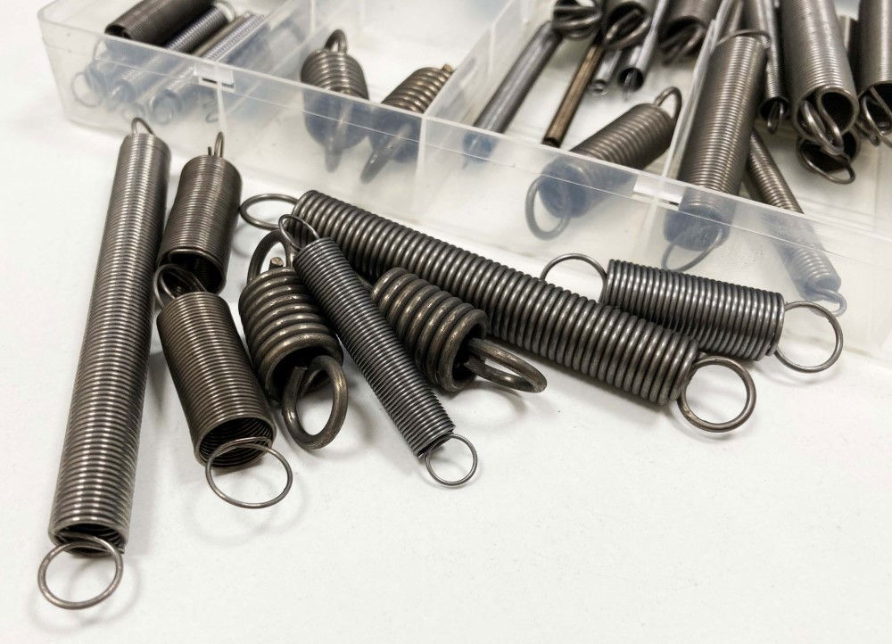 EXTENSION SPRING ASSORTMENT 54pc RUST RESISTANT SIZES 1.5 - TOOLZONE KDPHW007