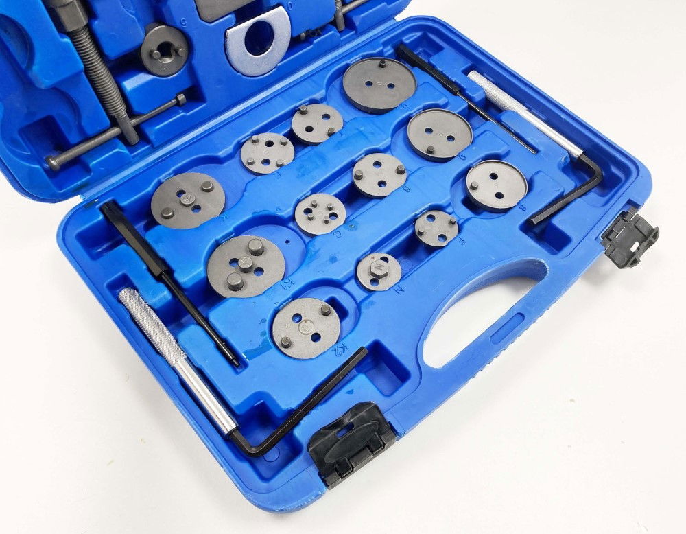 DISC BRAKE AND CALIPER SERVICE KIT 35pc INCLUDES 24 ADAPTORS - TOOLZONE KDPAU002