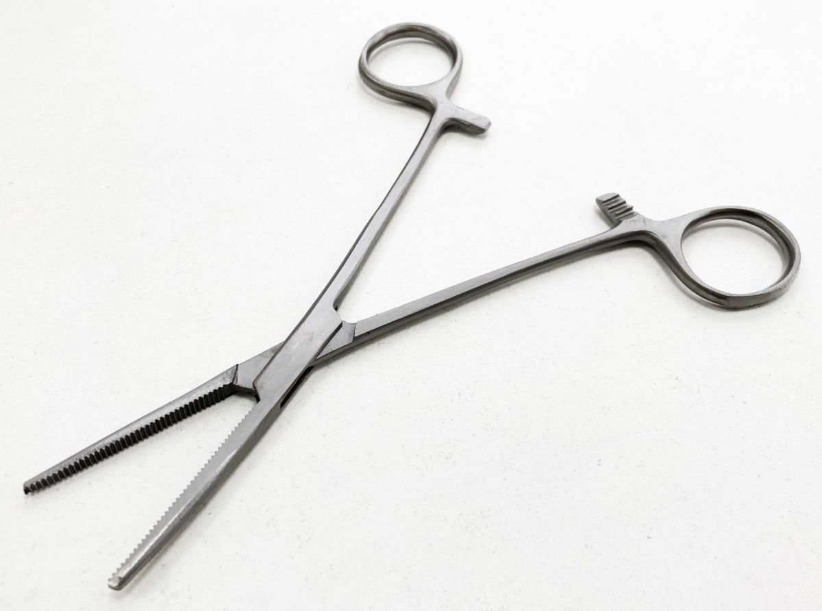 STRAIGHT FORCEPS 150mm STAINLESS STEEL LOCKING SERRATED JAW - TOOLZONE KDPHB218