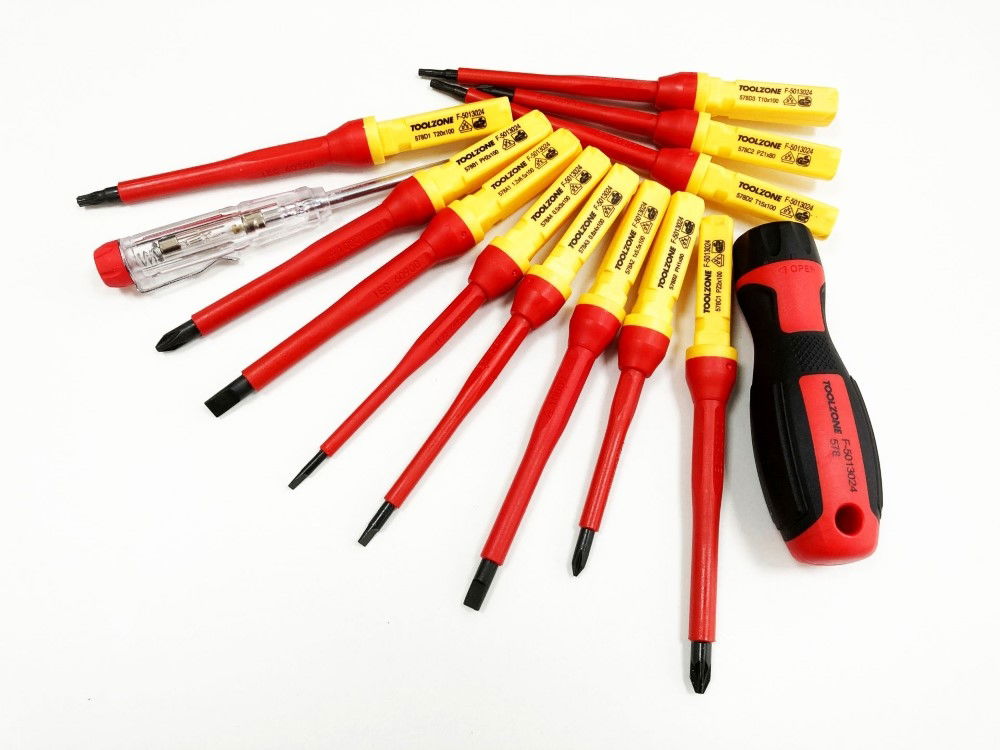 INTERCHANGEABLE VDE SCREWDRIVER SET 13PC WITH VOLTAGE TESTER - TOOLZONE KDPSD082