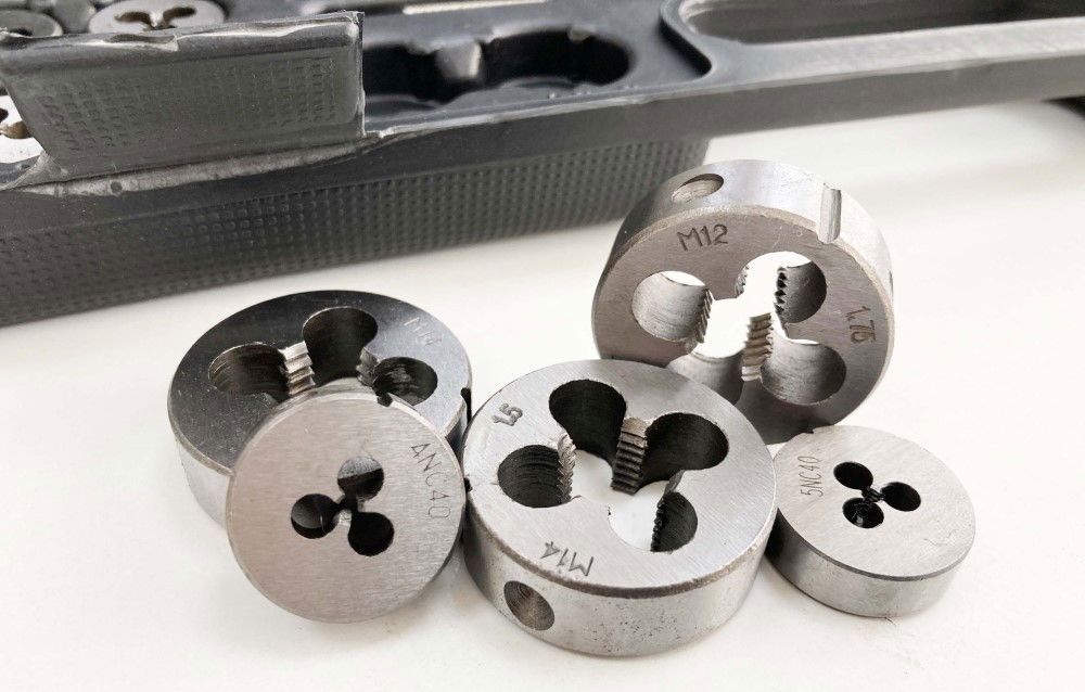 TAP AND DIE SET IMPERIAL 115 PIECE WITH HOLDERS AND WRENCHES - TOOLZONE KDPTP095
