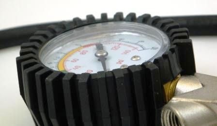 TYRE INFLATOR AND DIAL GAUGE 50mm DIAMETER RANGE 10-140psi - TOOLZONE KDPAT027
