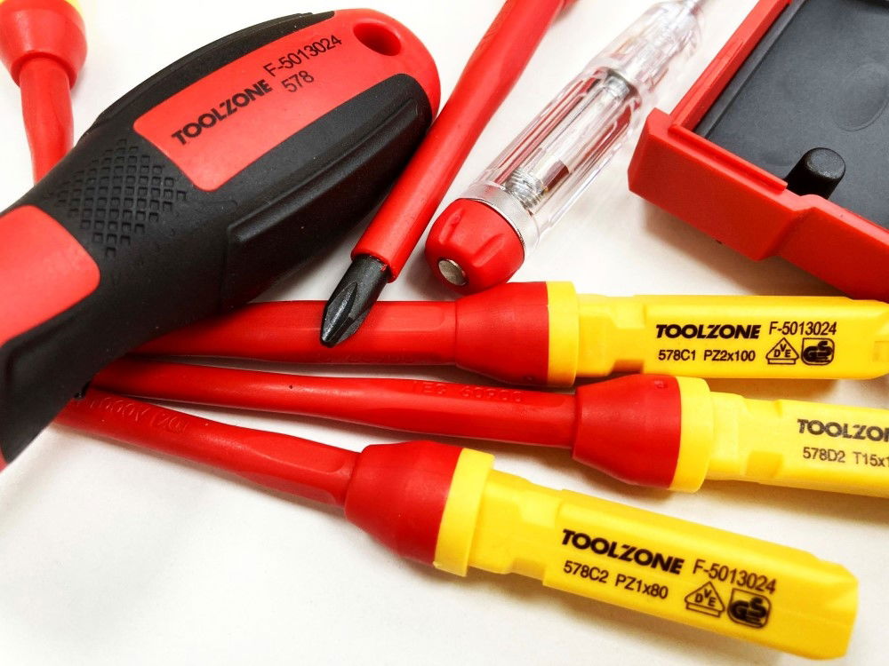 INTERCHANGEABLE VDE SCREWDRIVER SET 13PC WITH VOLTAGE TESTER - TOOLZONE KDPSD082