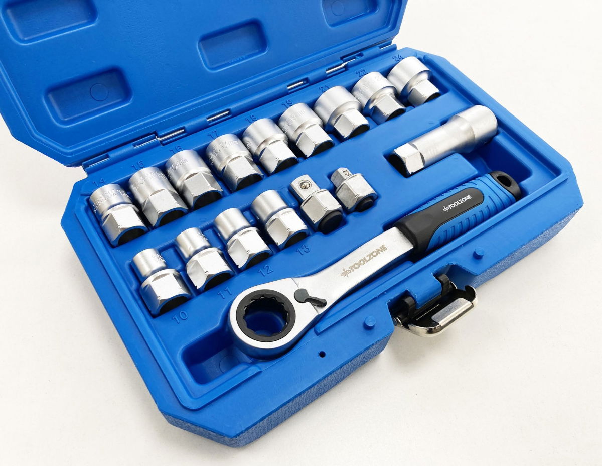 GO THROUGH SOCKET SET 17 PIECES 3/8 AND 1/2 DRIVE 10mm-24mm IN CASE - TOOLZONE KDPSS262