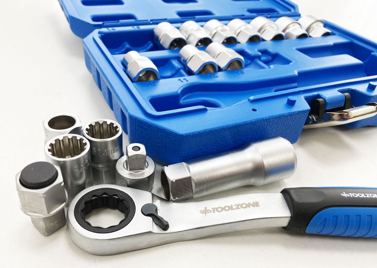 GO THROUGH SOCKET SET 17 PIECES 3/8 AND 1/2 DRIVE 10mm-24mm IN CASE - TOOLZONE KDPSS262