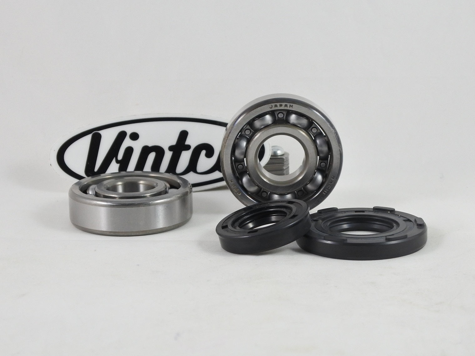 MAIN BEARING AND SEAL KIT 72-77 SUZUKI RV 90 VINTCO KMB049